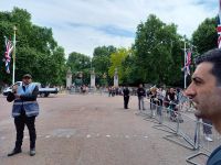 alles in London ist abgesperrt und voller Menschenmassen