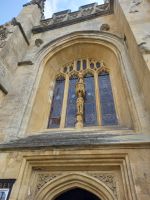 Bath Abbey - Detail am Fenster über dem Seiteneingang