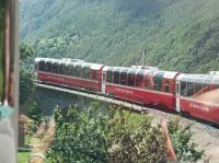 Fahrt mit dem Bernina-Express von St. Moritz nach Tirano, Kreisviadukt bei Brusio