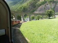 Fahrt mit dem Bernina-Express von St. Moritz nach Tirano, Kreisviadukt bei Brusio