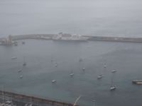 ebenso auf den Hafen von Porto Santo mit unserem Fährschiff