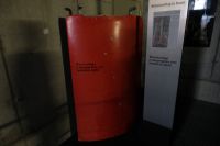 Diese Türe wurde durch mehrere Blitzeinschläge beschädigt