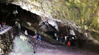 Der Weg zum See in der Vulkanhöhle