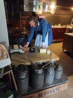 Bergkäseverkostung in Bernhards Gemstel Alp