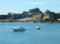 Blick zum Elizabeth Castle in St. Helier