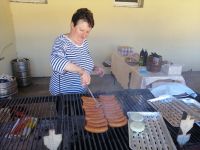 Grillen auf dem Pferde-Gestüt