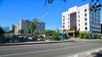 0074-Plaza-Hotel und Blick auf die Berge in Almaty