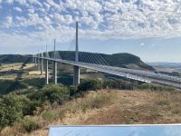 Frankreich - Rundreise Okzitanien: Stahlseilbrücke von Millau