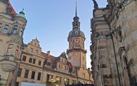 Dresdner Residenzschloss und Hausmannsturm am Abend