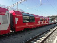Der Glacier- Express fährt ein 