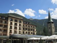 Pfarrkirche St. Mauritius und Hotel 