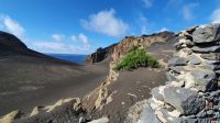 Azoren, Insel Faial, Capelinhos, neues Land links, altes Land rechts