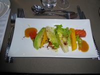 Paris Petit Tag 4 26.07.2022 Dinner Cruise, Lachs mit Mango und Salat