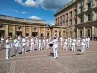 Die Orchester spielt gleich für uns bei der Ankunft in Stockholm 