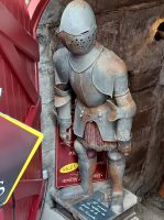 Vannes, ein Ritter begrüßt die Gäste
