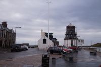 Alter und Neuer Hafenkontrollturm in Aberdeen-Footdee