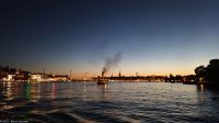 Sommerabend in Stockholm - einer der historischen Dampfer kehrt von seinem Tagesausflug aus den Schären zurück
