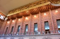 Stockholm - Stadshuset - über diese Ampore erscheint der König und die Königin zum Nobelfest (dem Gala-Dinner für die Nobelpreisträger) - der goldene Balkon darüber versteckt die riesige Orgel