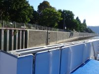 unterwegs auf der Mosel: Schleusung