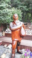 Petra Stein als Holzfigur