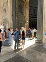 der Lichkegel empfängt uns am Pantheneon