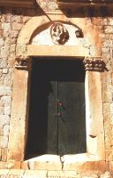 In der mittelalterlichen Altstadt von Dubrovnik findet man viele solcher Türen