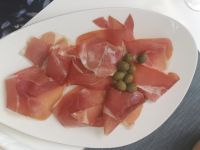 Prsut, der luftgetrocknete Schinken Kroatiens, eine Delikatesse, die man unbedingt probieren sollte