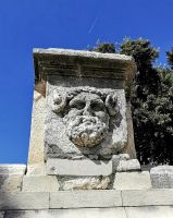 Römische Kapitelle findet man in Zadar reichlich