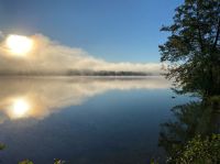 Sonnenaufgang am Czos-See an unserem Hotel