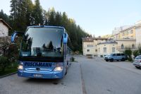 Unser Bus vor dem Hotel in Sils