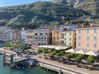 Exklusivreise rund um den Gardasee - Fährschifffahrt auf dem Gardasee - im Hafen von Gargnagno