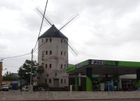 Vergangenheit und Gegenwart an der Raststätte