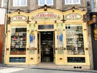 Einer der alten Kolonialwarenläden in der Baixa von Porto