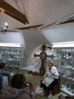 Eine Demonstration der Technik des Bemalens der Eier in Vama