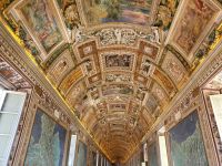 Deutlich über 100m Länge hat dieser Gang mit dieser beeindruckenden Decke