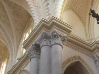 Die Säulen im Dom von Erice.JPG