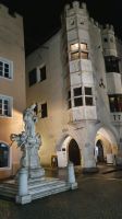 Sterzing, Rathaus mit Nepoumukbrunnen