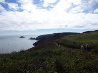 Unser Wanderweg verläuft oberhalb der Küste mit wunderschönen Ausblicken