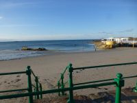 Ein strahlender Tag, der so viele Möglichkeiten gibt. Hier unser Pool vor dem Hotel. Schwimmen?