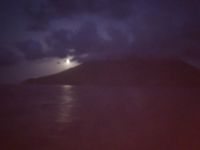 Stromboli bei Nacht und Vollmond