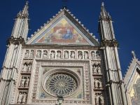 Orvieto: Kathedrale, Fassade mit Krönung Maria