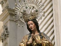 die Heilige Jungfrau darf nicht fehlen