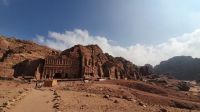 Jordanien, Petra, Königsgräber von rechts Treppengrab, Korinthisches Grab und Palastgrab