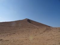 Der künstliche Berg hinter dem Tempel Abu Simbel