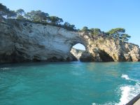 Apulien Bootsfahrt -San Felize Bogen.JPG