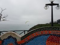 Peru - Lima - Park der Liebe - mit Gleitschirmflieger