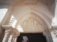 Monte San Angelo Kircheportal.jpg