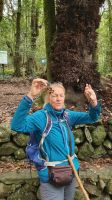 Wanderung El Cedro, Wanderleiterin Ulrike zeigt uns Lorbeer Pilze