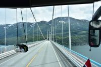 Hardangerbrücke - zweitgrößte Hängebrücke Europas - zugänglich über Kreisverkehre im Tunnel auf jeder Brückenseite