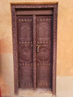 Wunderschöne Holztür im Palast Museum von Abu Dhabi